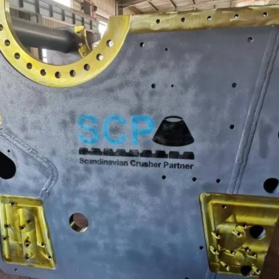 Bild på en maskindel med SCP:s logotyp